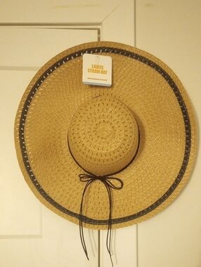 Ladies Straw Sun Hat with Black Trim